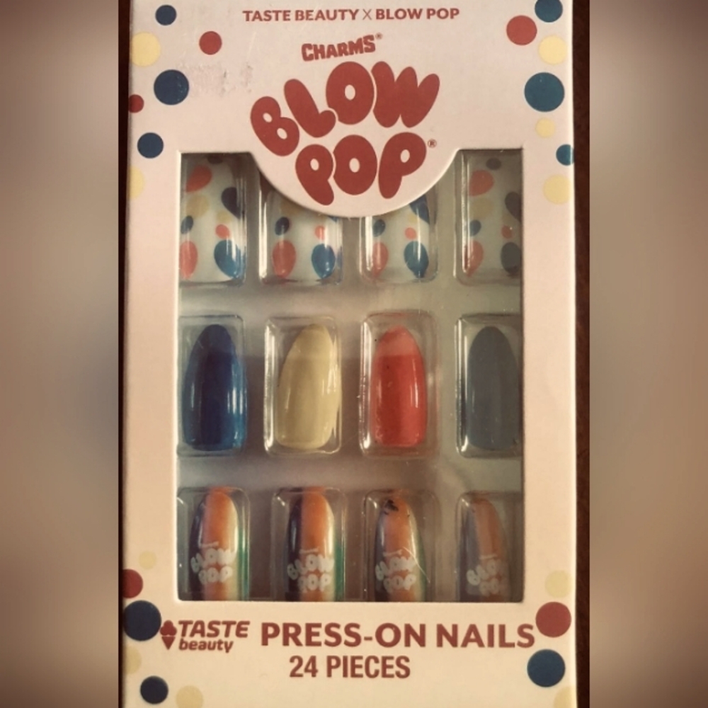 SetTaste Beauty Charms Blow Pop Press On. Multicolor.